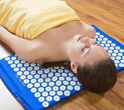 Kuznetsov -Applikator mit zervikaler Osteochondrose